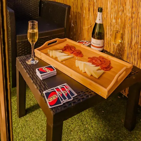 Cabanal Beachfront , 1 Min To Sea , Ac , Coffee , Balcony , Fastwifi *