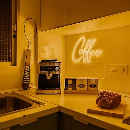 Cabanal Beachfront , 1 Min To Sea , Ac , Coffee , Balcony , Fastwifi