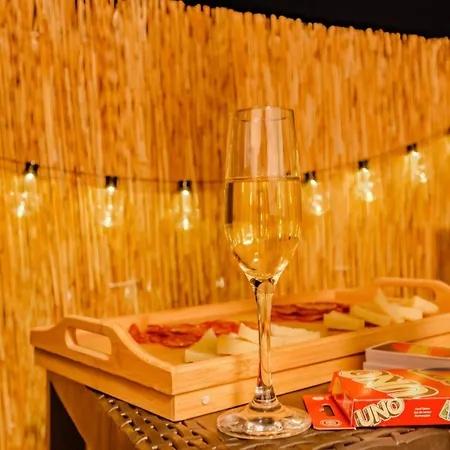 Cabanal Beachfront , 1 Min To Sea , Ac , Coffee , Balcony , Fastwifi * Valência