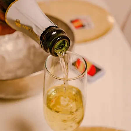 Apartamento Cabanal Beachfront , 1 Min To Sea , Ac , Coffee , Balcony , Fastwifi