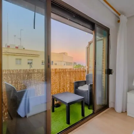 Apartamento Cabanal Beachfront , 1 Min To Sea , Ac , Coffee , Balcony , Fastwifi Valência