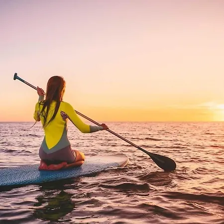 Cabanal Beachfront , 1 Min To Sea , Ac , Coffee , Balcony , Fastwifi Apartamento Valência