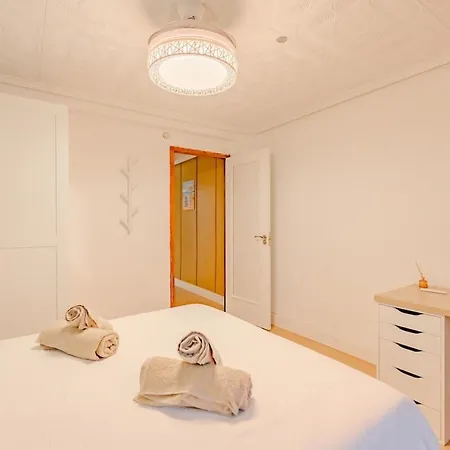 Cabanal Beachfront , 1 Min To Sea , Ac , Coffee , Balcony , Fastwifi Apartamento Valência