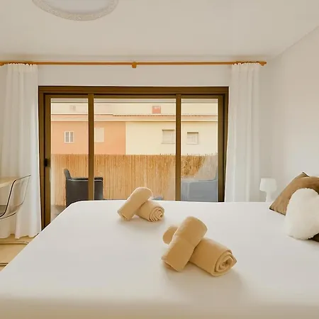 Cabanal Beachfront , 1 Min To Sea , Ac , Coffee , Balcony , Fastwifi Valência