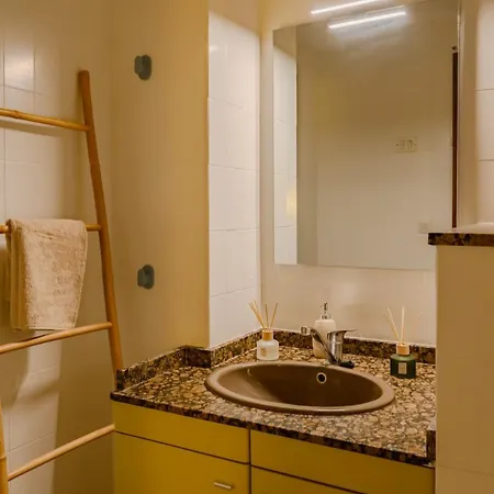 Cabanal Beachfront , 1 Min To Sea , Ac , Coffee , Balcony , Fastwifi Apartamento Valência