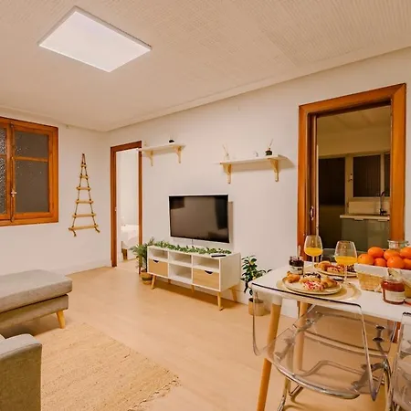 Apartamento Cabanal Beachfront , 1 Min To Sea , Ac , Coffee , Balcony , Fastwifi *