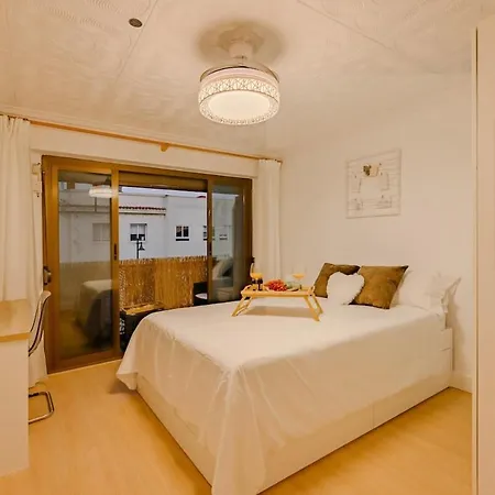 Cabanal Beachfront , 1 Min To Sea , Ac , Coffee , Balcony , Fastwifi Apartamento *