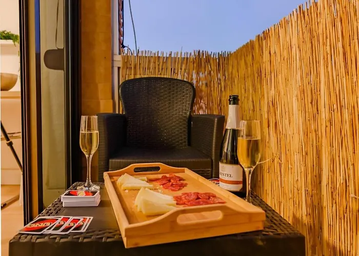 Apartamento Cabañal Beachfront , 1 Min To Sea , Ac , Coffee , Balcony , Fastwifi