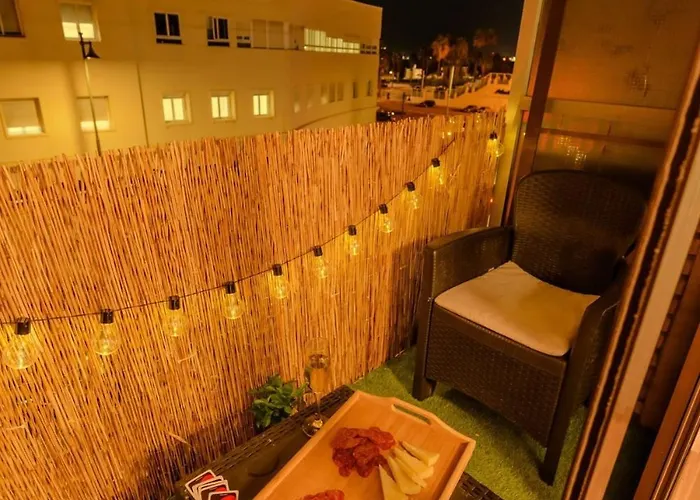 Apartamento Cabañal Beachfront , 1 Min To Sea , Ac , Coffee , Balcony , Fastwifi