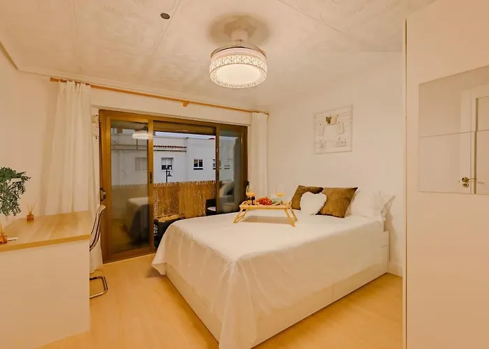 Cabañal Beachfront , 1 Min To Sea , Ac , Coffee , Balcony , Fastwifi Apartamento *